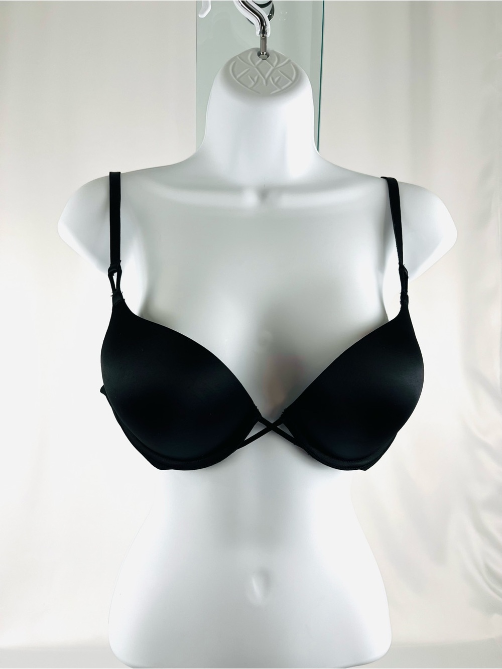Victoria's Secret Bombshell Plunge Push-Up Bra Adds 2 Cups Black Size 32C
